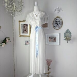 Flora by Flora Nikrooz Women's White and Cream Robe